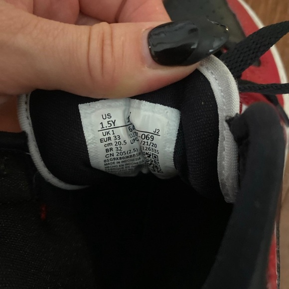 Red Black Jordan from Footlocker! 1.5 boys - Picture 2 of 4